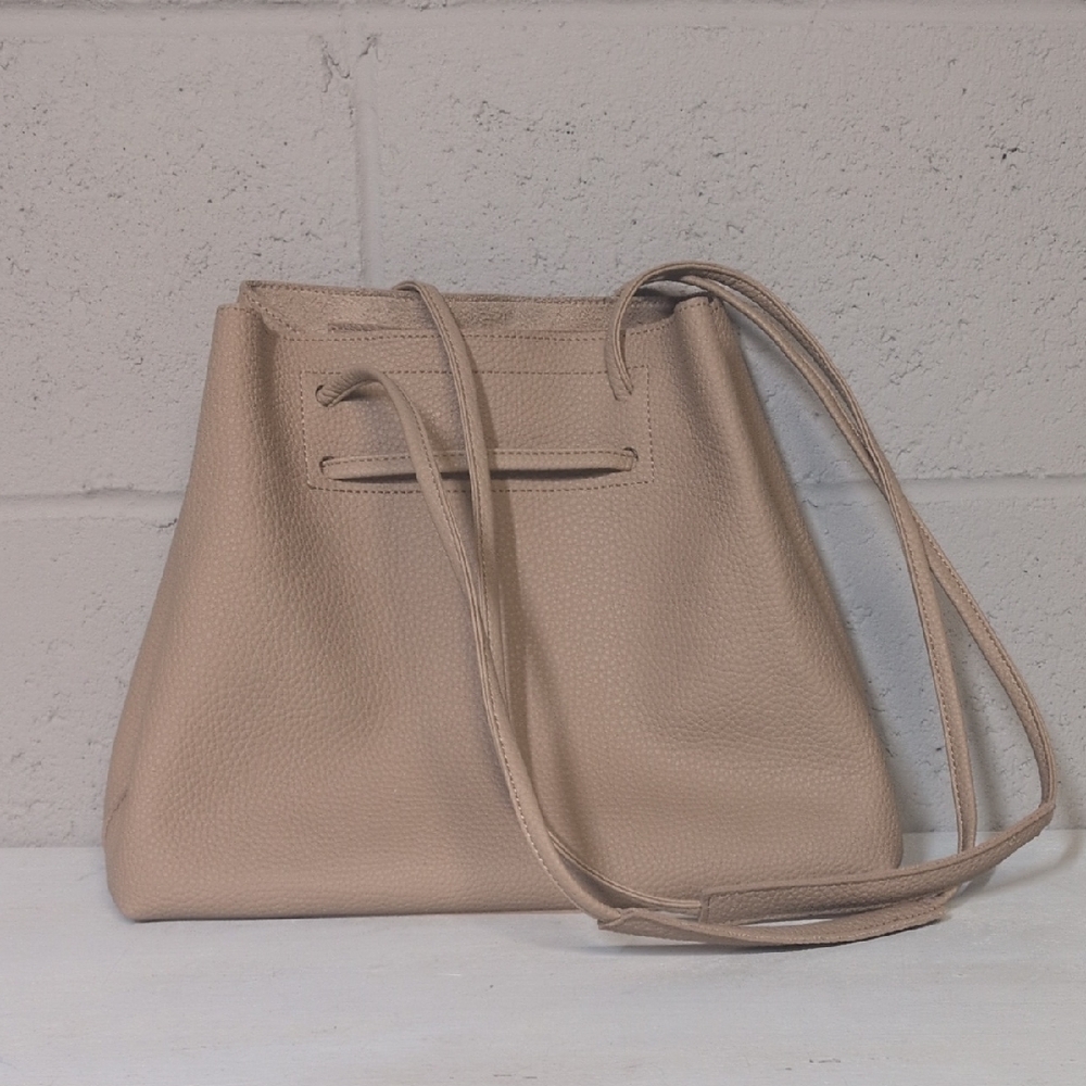 8 Other Reasons Vegan Leather Slouchy Bucket Bag, like new - Picture 2 of 6